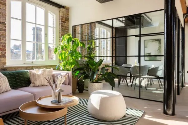 Property at 16 Bowling Green Lane, London EC1R 0QH